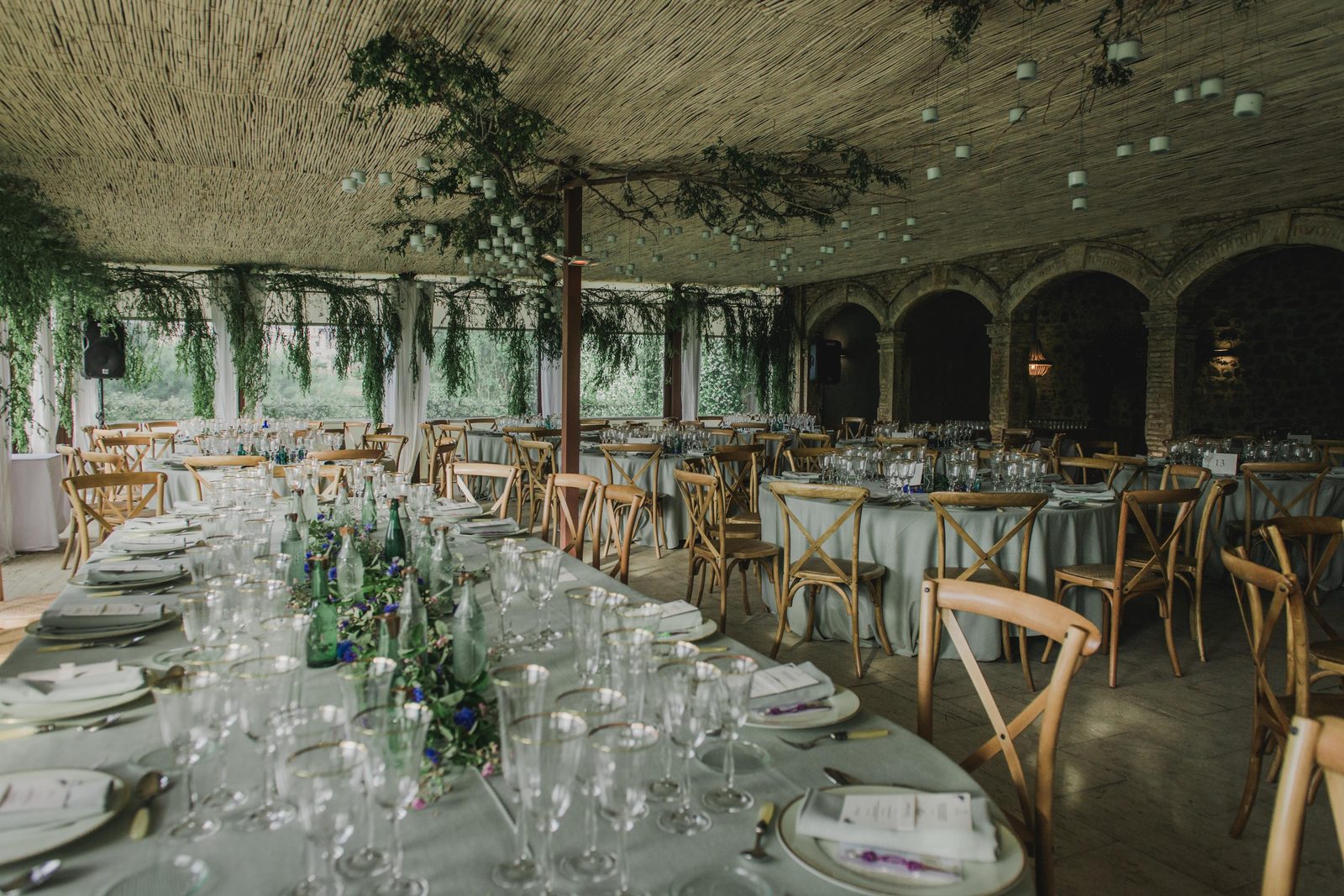 Banquete elegante decorado en boda en Mataró